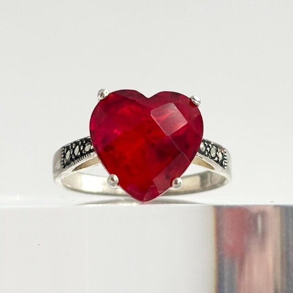Heart Shaped Garnet Gemstone Prong Set Marcasite Vintage Vintage Ring - sz 8.5